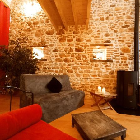 La Grange De Marie A St Angel - Magnifique Grange Renovee En Loft Pour 1 A 6 Pers Villa Saint-Angel  Kültér fotó