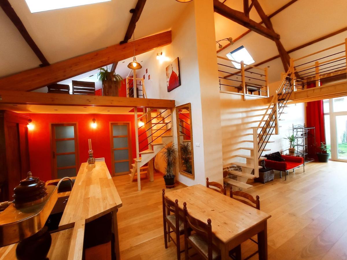 La Grange De Marie A St Angel - Magnifique Grange Renovee En Loft Pour 1 A 6 Pers Villa Saint-Angel  Kültér fotó
