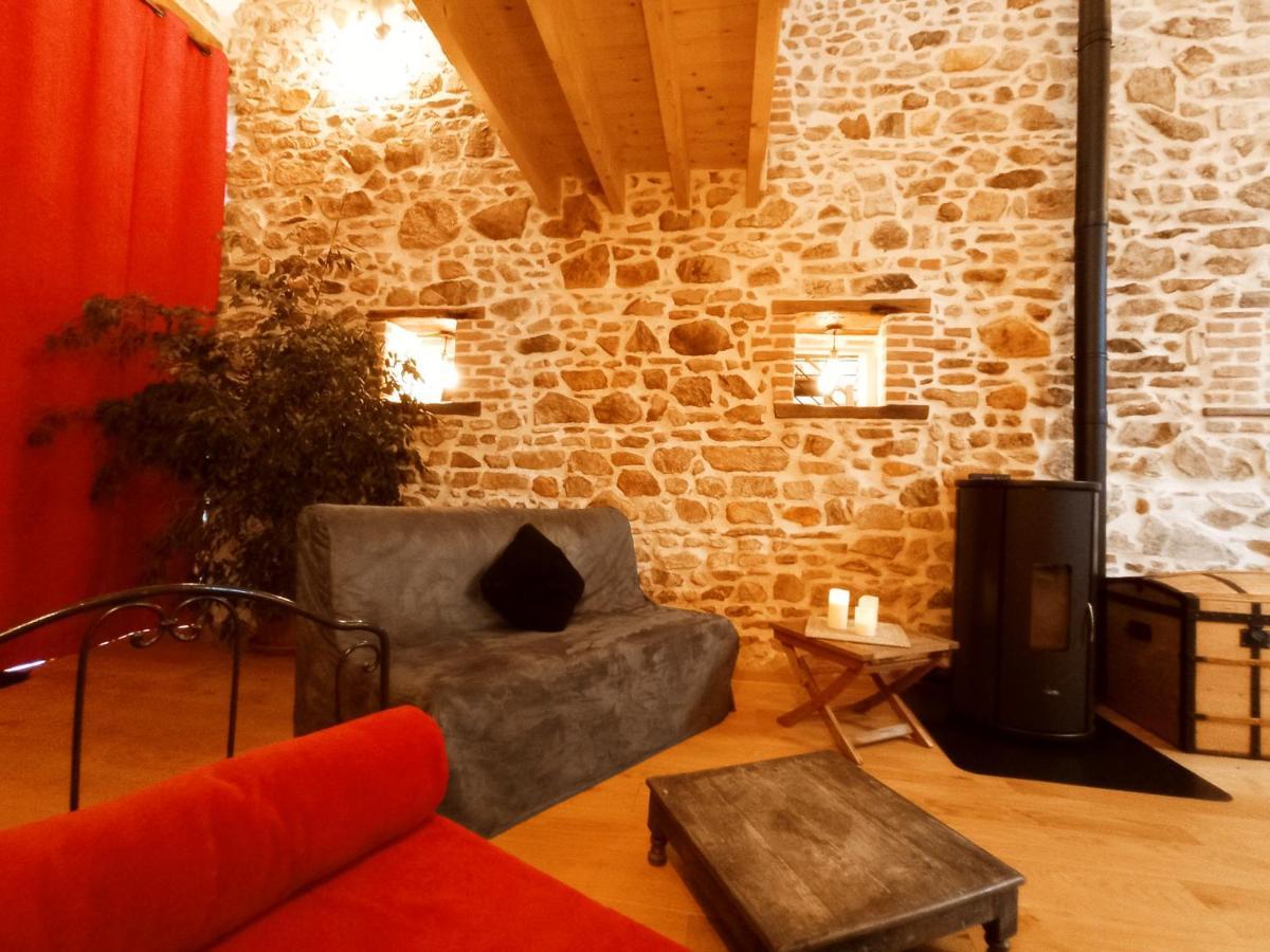 La Grange De Marie A St Angel - Magnifique Grange Renovee En Loft Pour 1 A 6 Pers Villa Saint-Angel  Kültér fotó